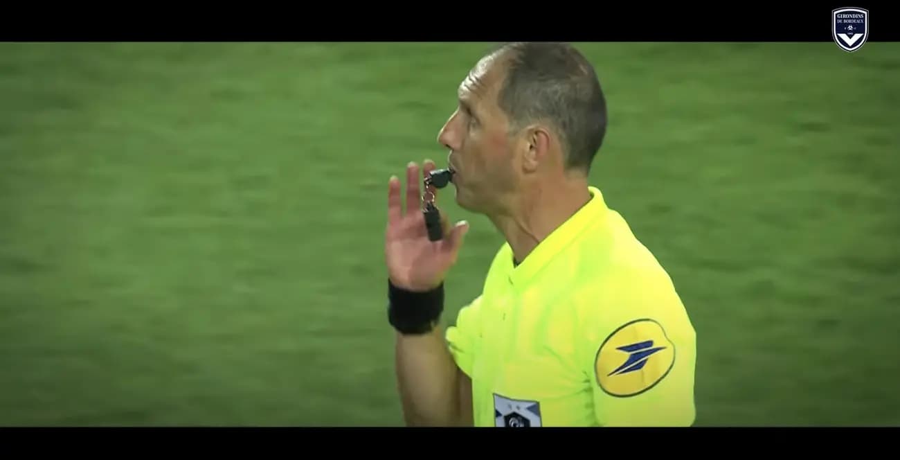 Le corps arbitral pour Bordeaux-Guingamp (J26) : Mikaël Lesage au sifflet